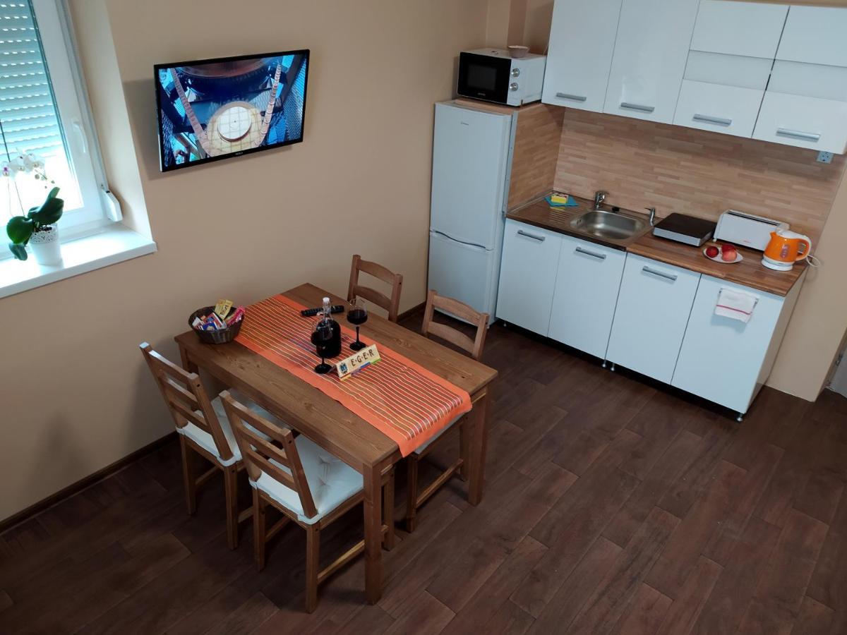 Emmabella Apartmanok エゲル エクステリア 写真