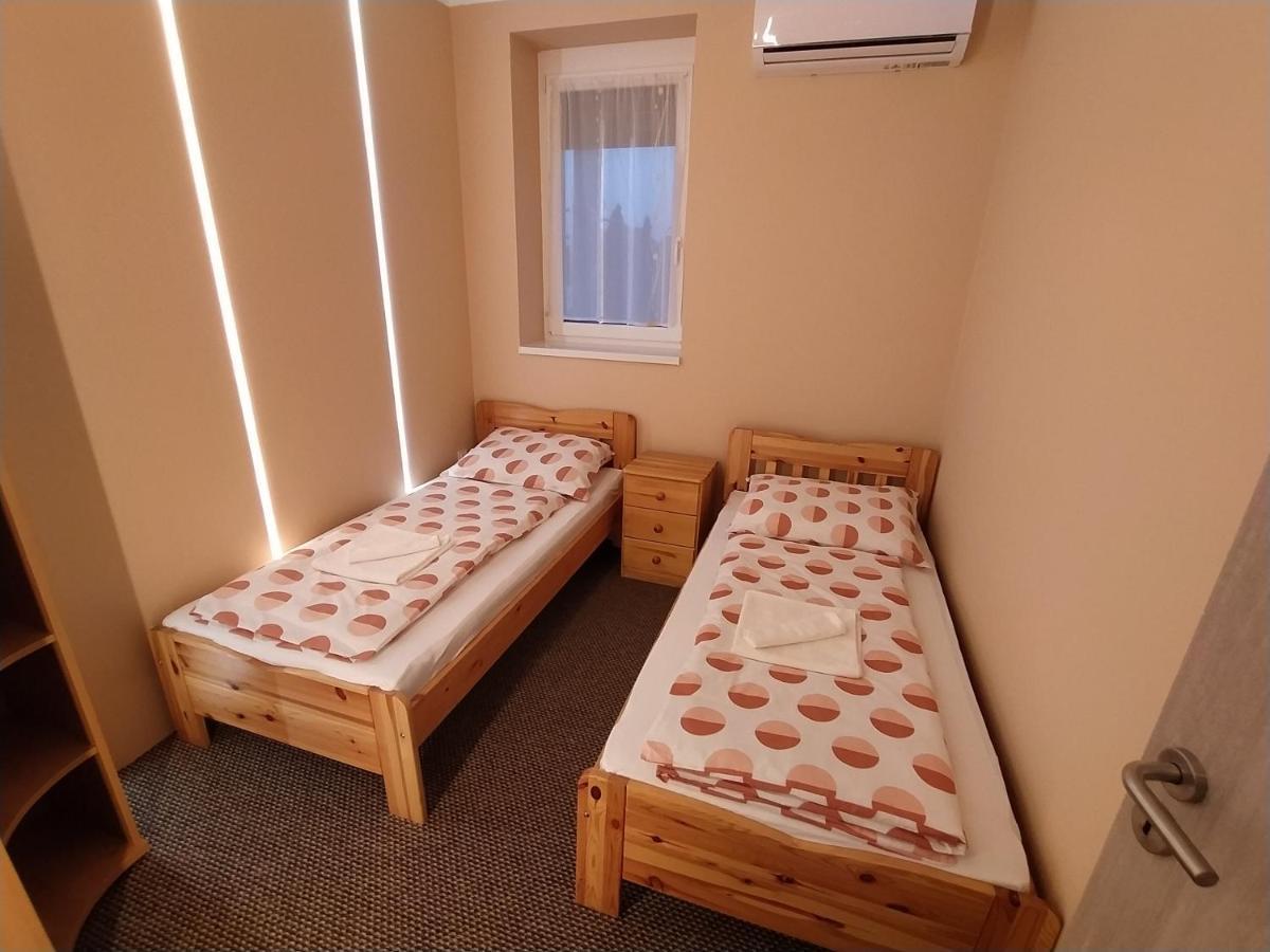 Emmabella Apartmanok エゲル エクステリア 写真