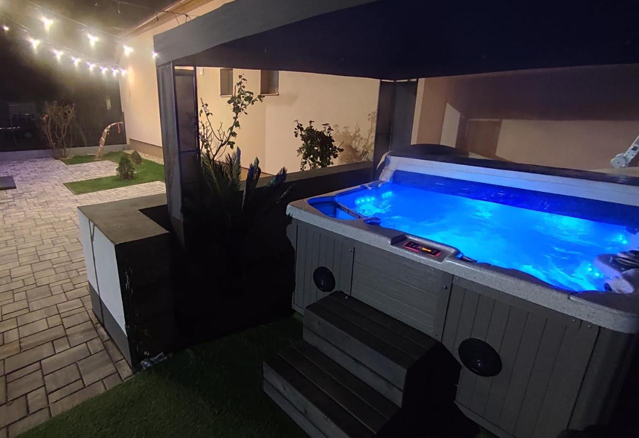 Emmabella Apartmanok エゲル エクステリア 写真